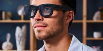 Smart Glasses Hit Consumer Mainstream